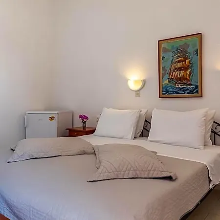 Regina Hotel 2*